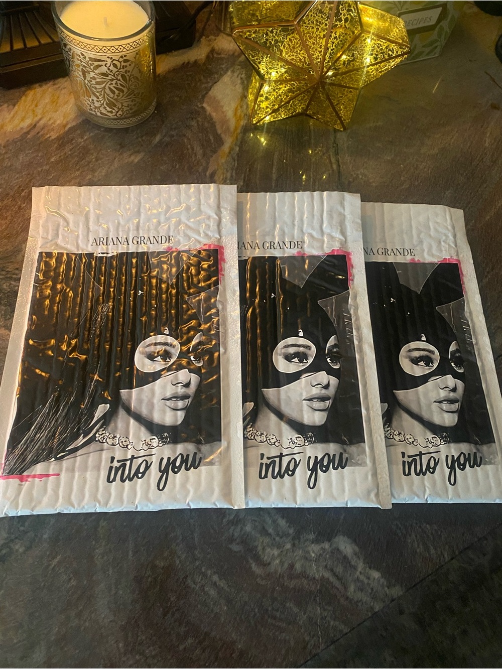 ARIANA GRANDE INTO YOU
PROMOTIONAL BUBBLE MAILERS
MINT SET OF THREE !!!!